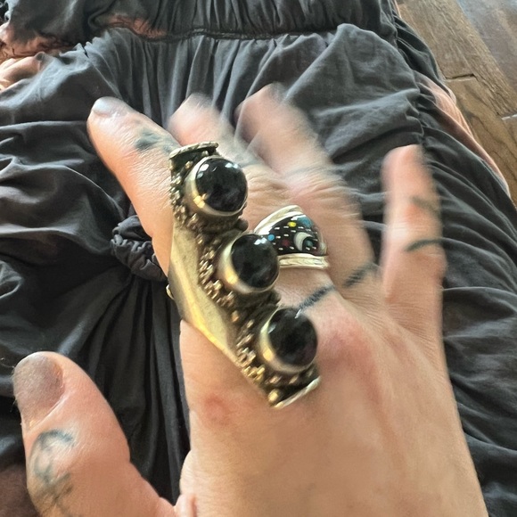 ONE OF A KIND Tibetan silver large statement ring with black stones - Picture 6 of 7